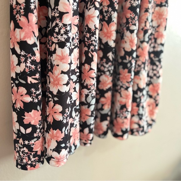 Black Flutter Sleeve A-Line Dress Pink Grey Floral & Deep V-Neck - Picture 15 of 16